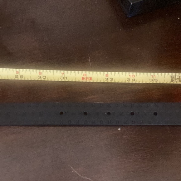 Donna Karan Vintage 1989 black and silver tone embossed belt Size appr 30 -35 in - Picture 4 of 5